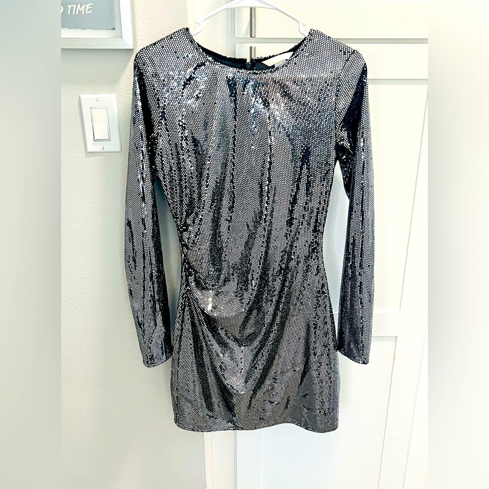 🌸💫BNWT ! H&M SEQUIN LONG SLEEVE DRESS ! Amazing !!!